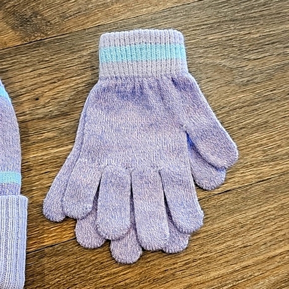 Disney Frozen girls winter hat and matching gloves - Picture 3 of 3